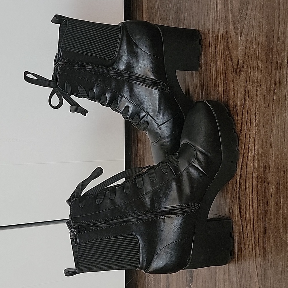 Rouge Black Platform Lace-up boots, size 10 faux leather
